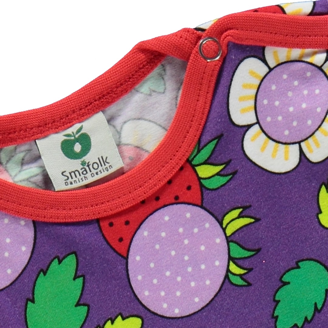 Long-sleeved baby suit with strawberries